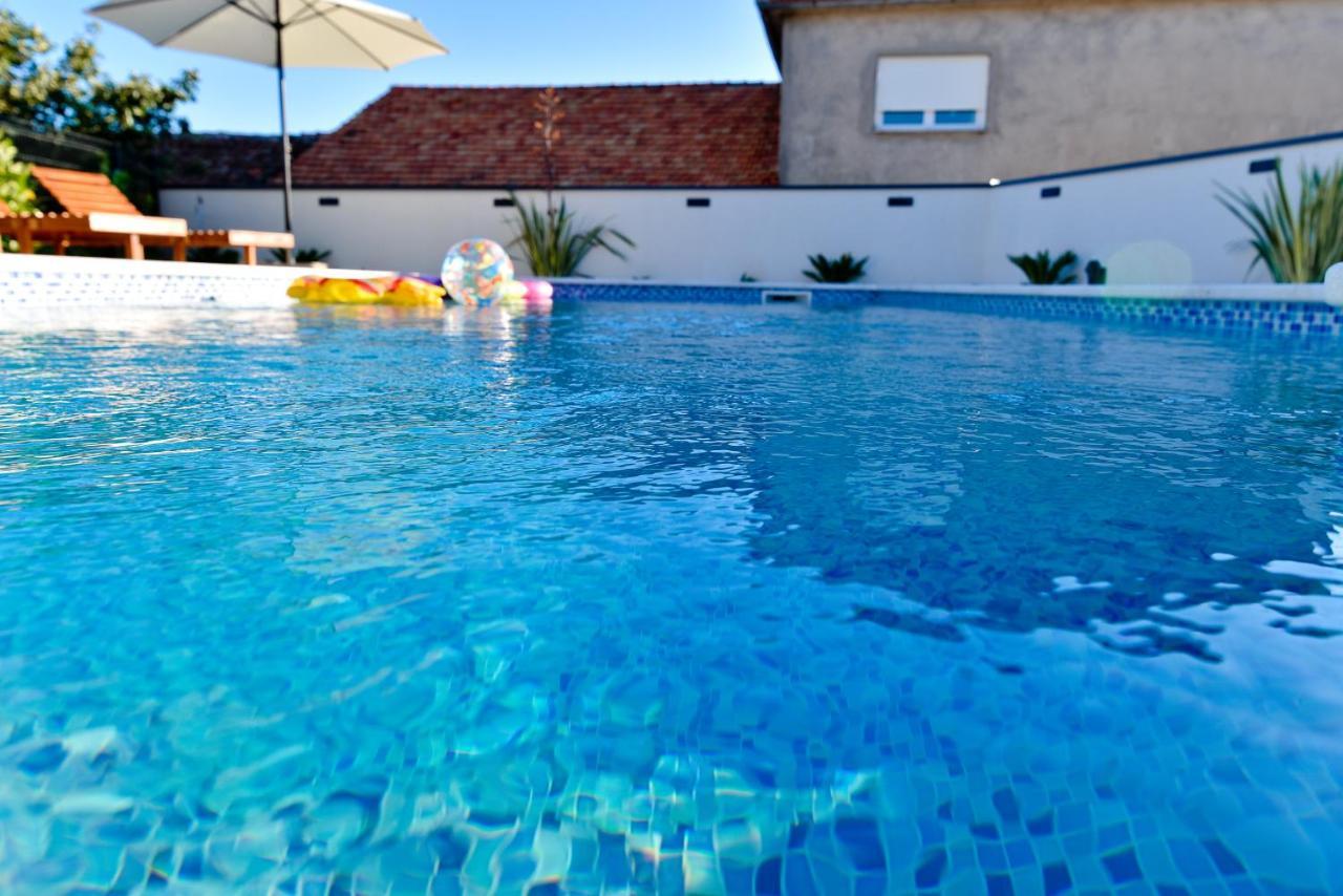 Villa Navita Augustinus With Pool Debeljak エクステリア 写真