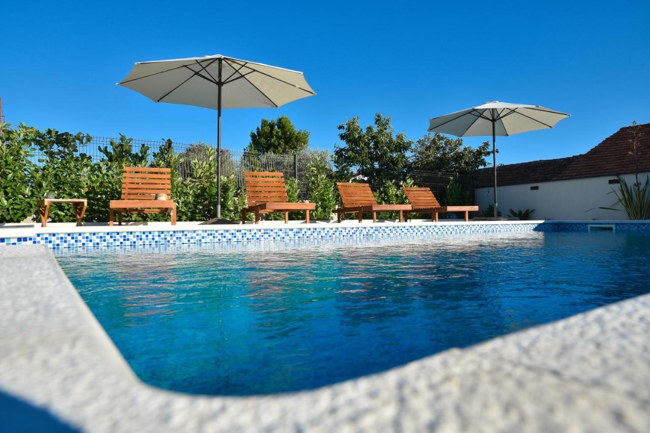 Villa Navita Augustinus With Pool Debeljak エクステリア 写真