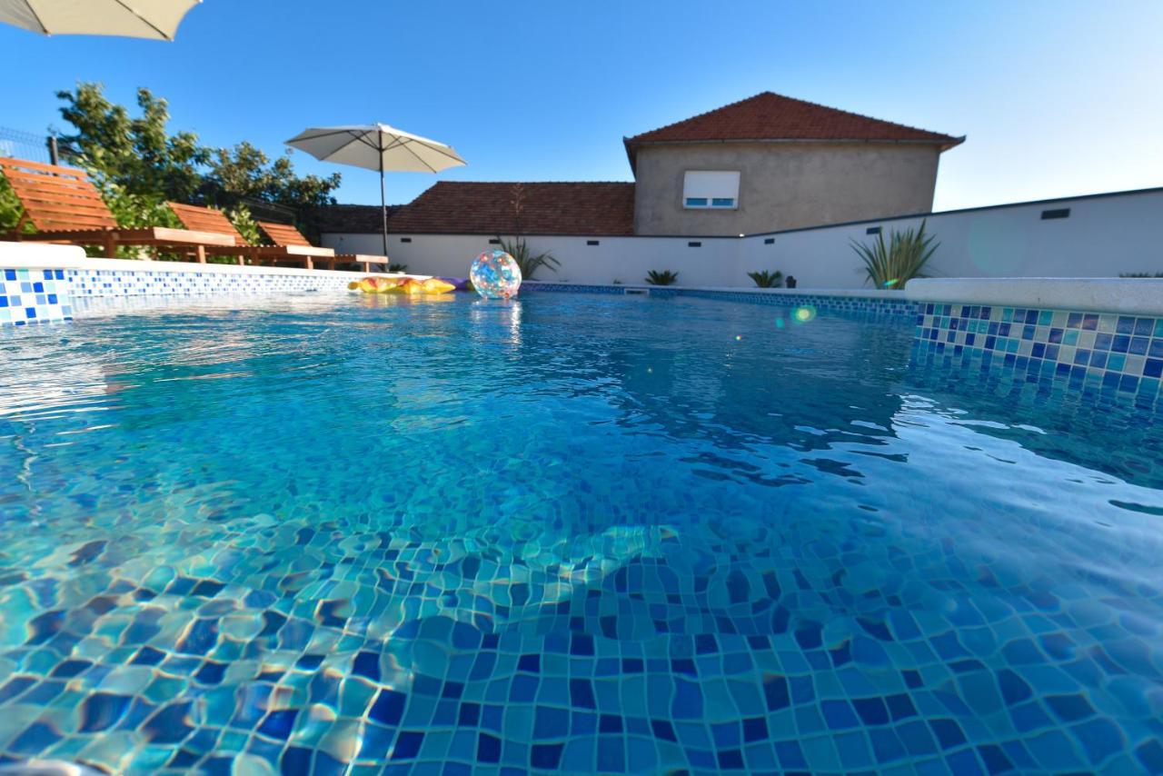 Villa Navita Augustinus With Pool Debeljak エクステリア 写真
