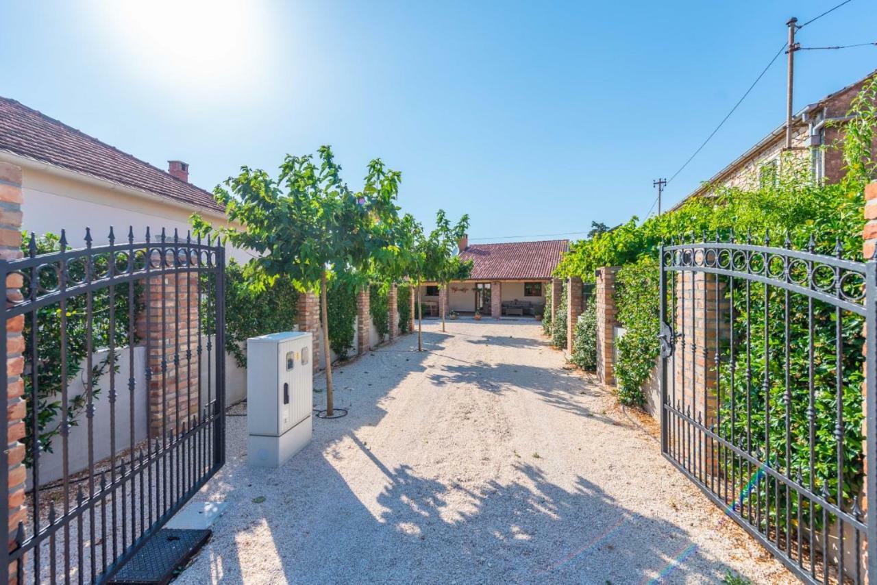 Villa Navita Augustinus With Pool Debeljak エクステリア 写真