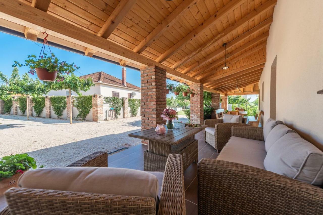 Villa Navita Augustinus With Pool Debeljak エクステリア 写真