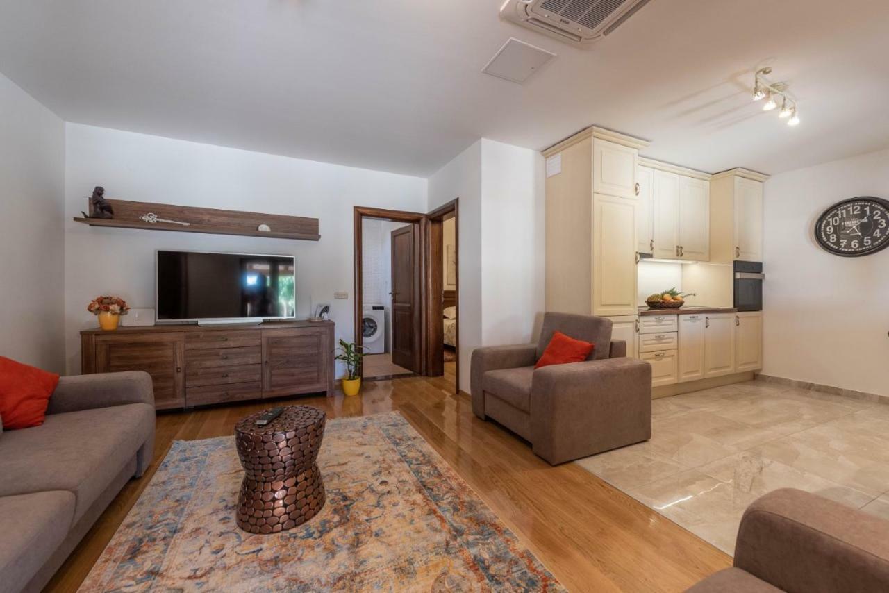 Villa Navita Augustinus With Pool Debeljak エクステリア 写真